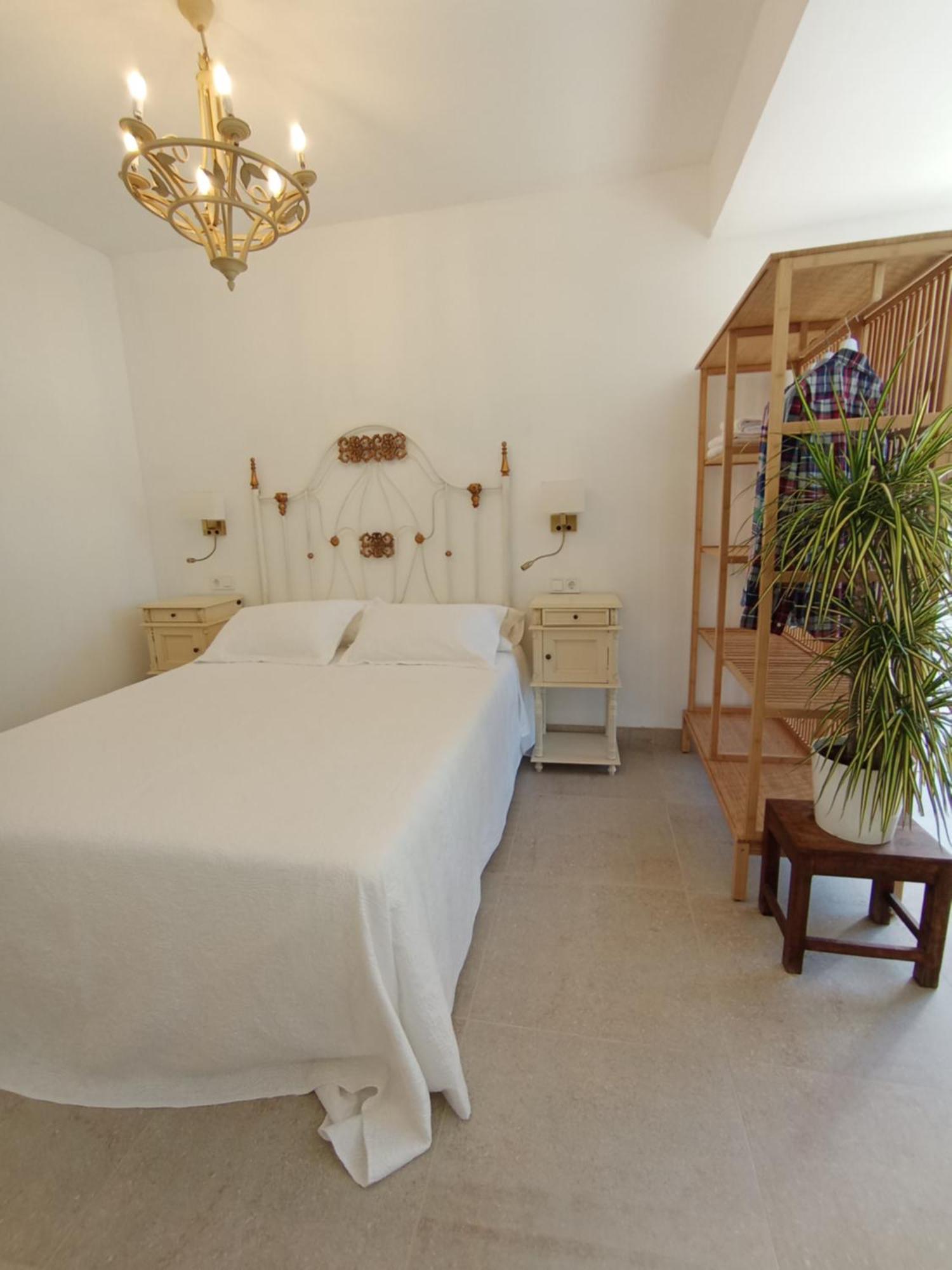 Habitaciones En Casa Miguel กาเลตา เด เวเลซ ภายนอก รูปภาพ
